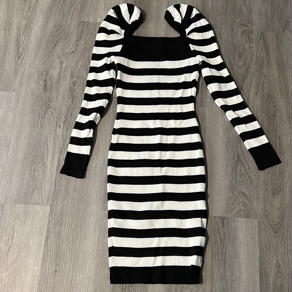Blk and white dress with puff sleeves